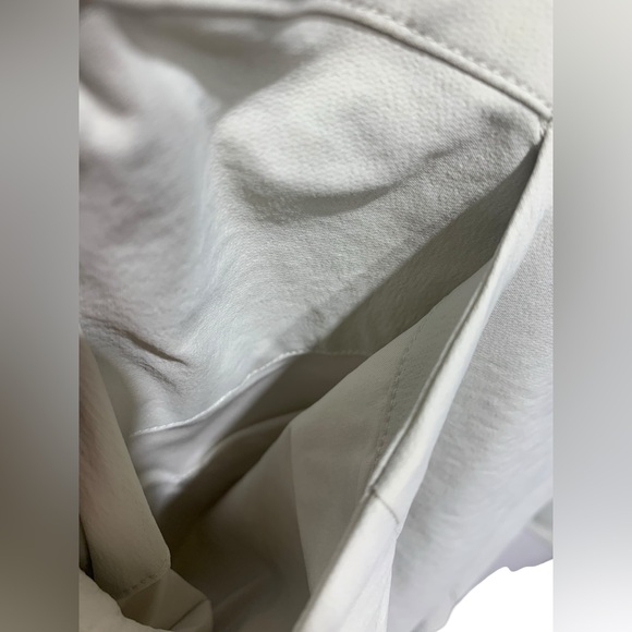 Lululemon Men’s Classic-Fit Hiking Cargo Short 9" Color Bone White Size 32 NWT - Picture 6 of 7